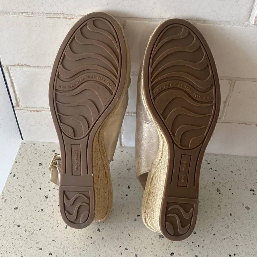 Easy Street Kindly Espadrille Slingback Wedge Gold Metallic Sandals Size 10